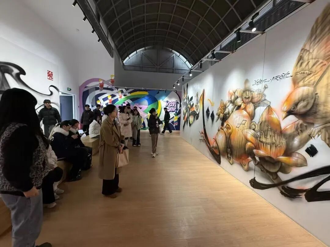 第三届西财天府学院国际涂鸦街画年度展“释放的描绘”现场