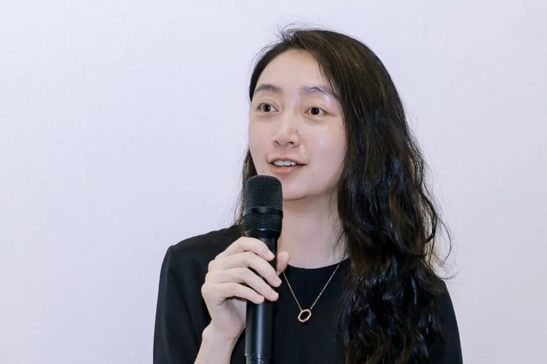中央美术学院美术馆副馆长高高担任主持人