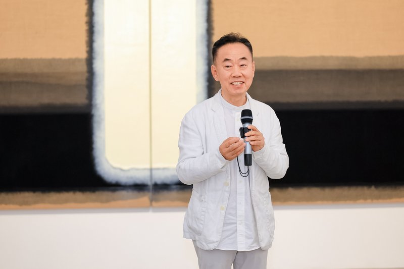 艺术家：金日龙先生