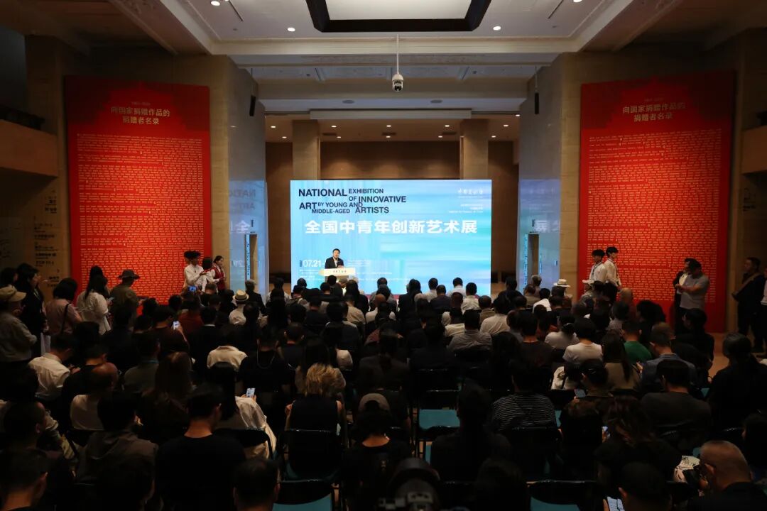 “全国中青年创新艺术展”现场图