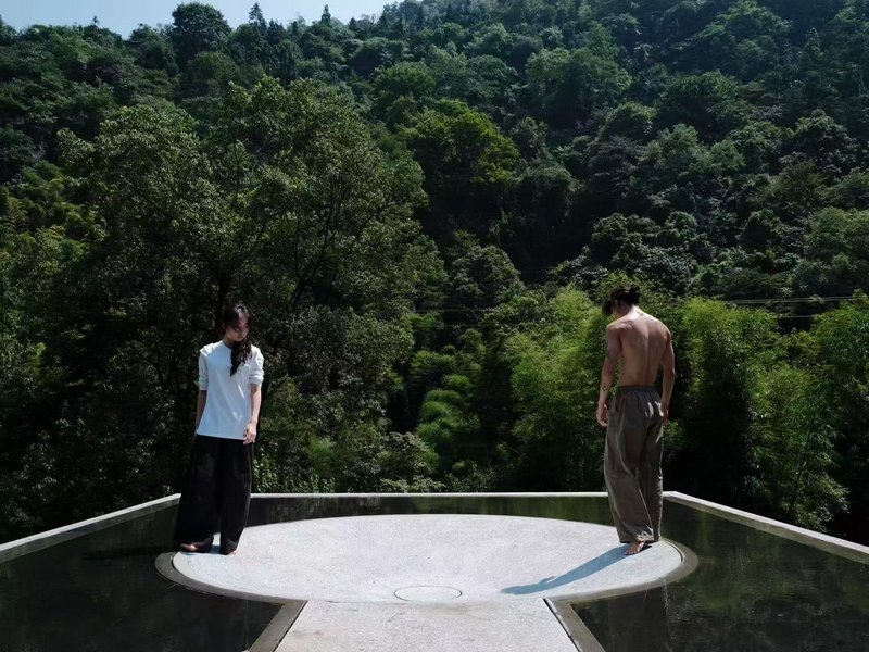 邱岸雄《远寺》单屏影像，彩色有声，22'26'' 2025，图片来源：艺术家