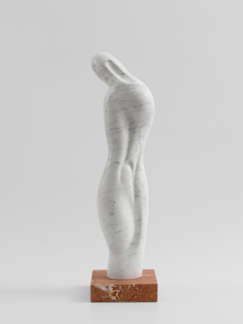杨洋,《河》, 2026,卡拉拉大理石与红洞石,21x21x69(h)cm,独版