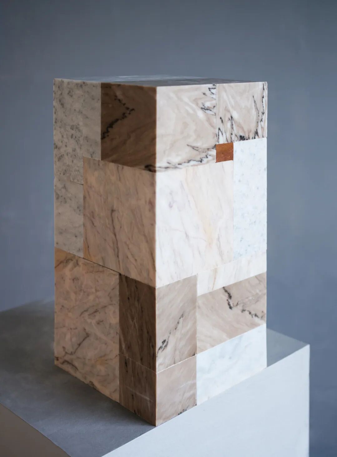 《重复》,各种石材,60 x 30 x 30 cm,2026