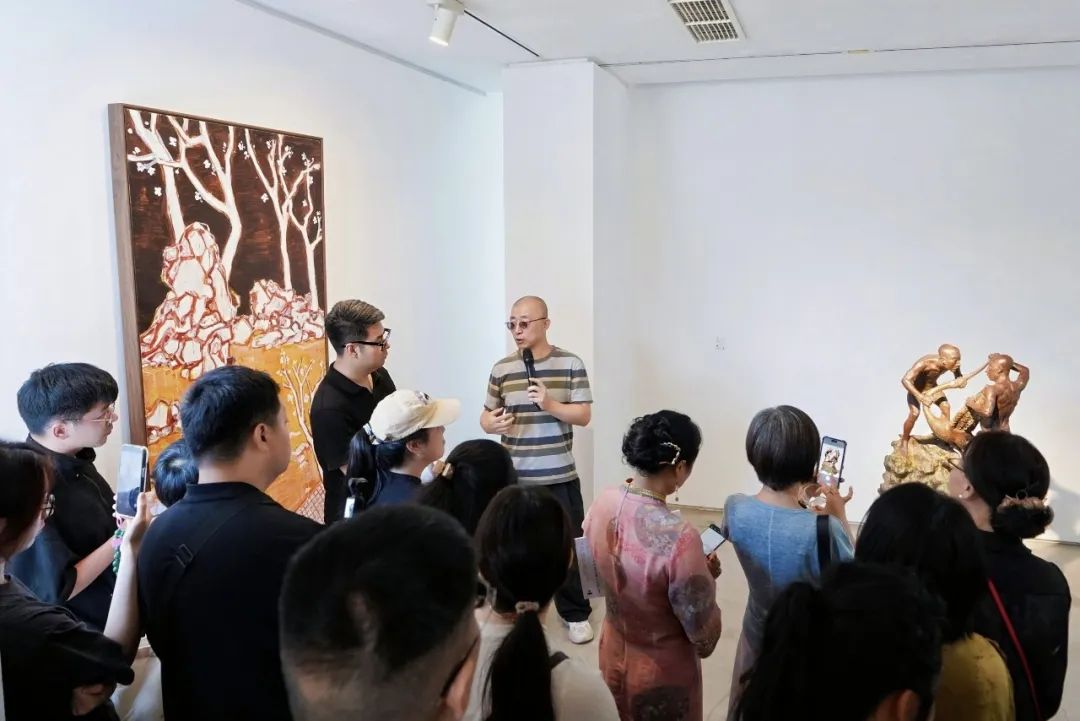 参展艺术家张勇讲解