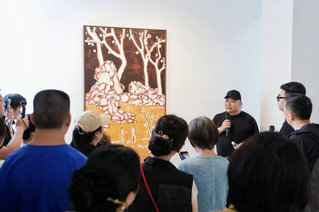 参展艺术家郭利伟讲解