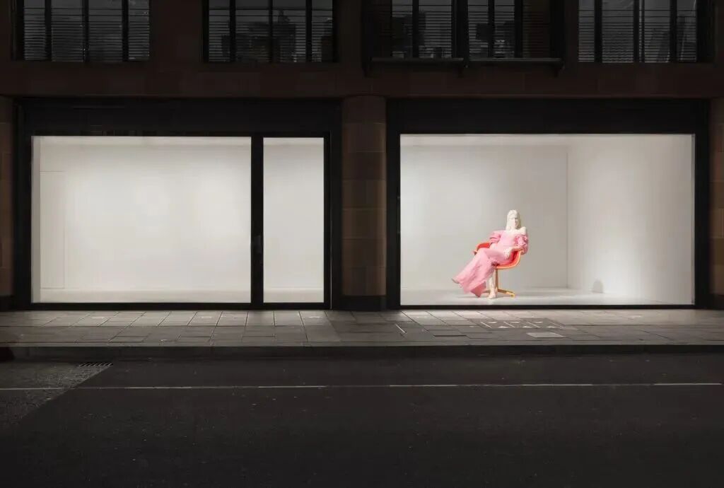乌尔斯·费舍尔（Urs Fischer）作品《Dasha》（2018）在高古轩伦敦空间的展览现场。© Urs Fischer；图片：Lucy Dawkins；艺术家与高古轩惠允