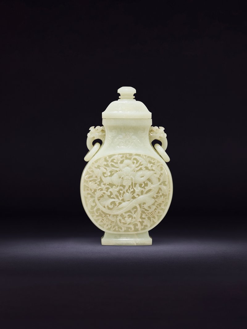 清乾隆 御制白玉雕穿花八吉祥盘龙纹双兽活环耳盖瓶 高11英寸(28公分)