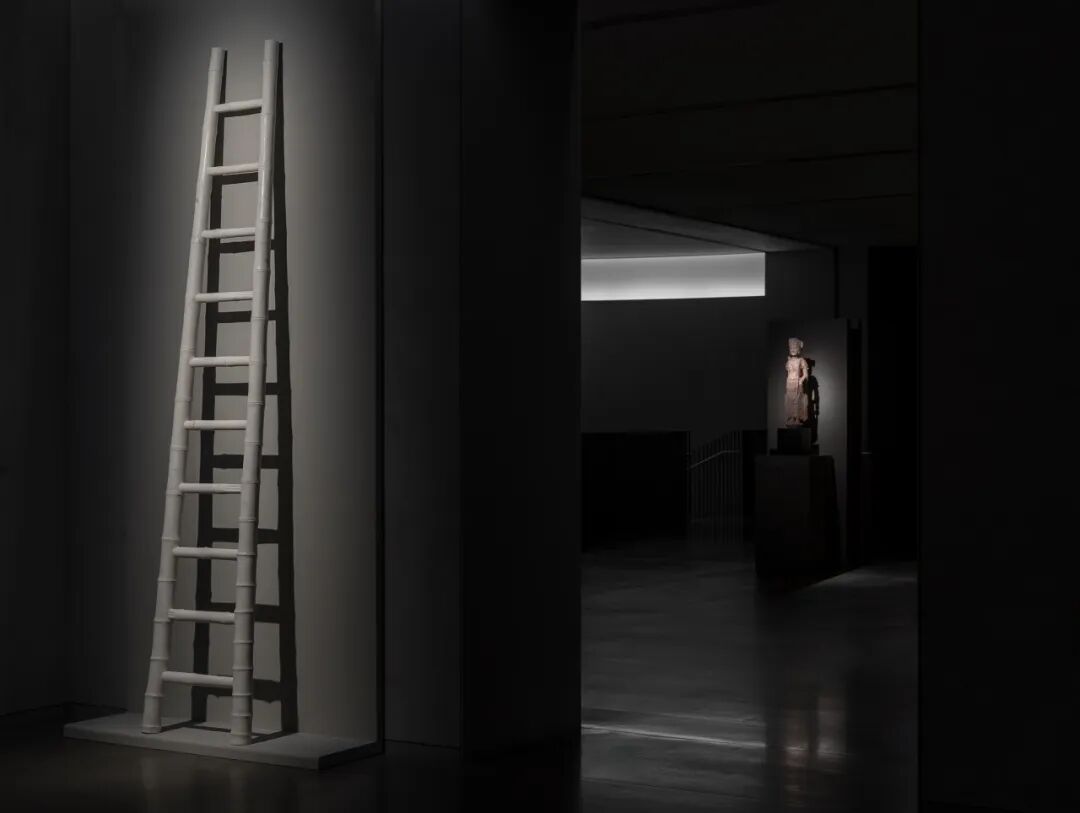 《中国梯》,汉白玉,280 x 55 x 8 cm,2019