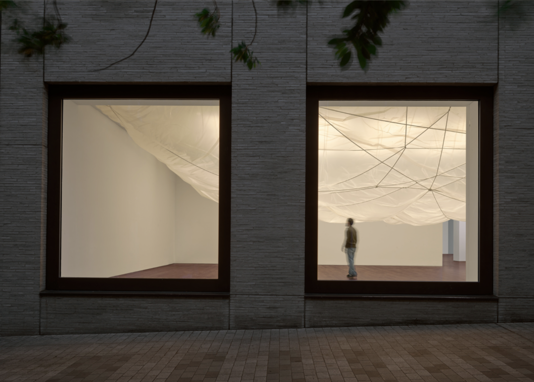 Installation view with Christo and Jeanne-Claude, Air Package on a Ceiling (conceived in 1968). Artwork © Christo and Jeanne-Claude Foundation. Photo- Prudence Cuming Associates Ltd